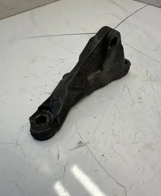 BMW 5 F10 F11 Engine mounting bracket 7810698 A1S19003