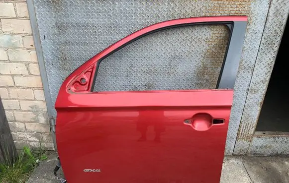 Mitsubishi Outlander Front door