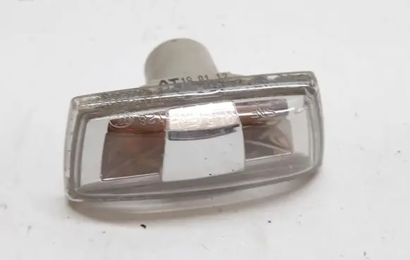 Opel Zafira B Front fender indicator light 13252455