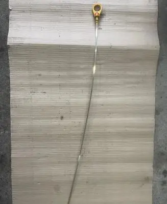 Toyota Hilux (AN120, AN130) Oil level dip stick 