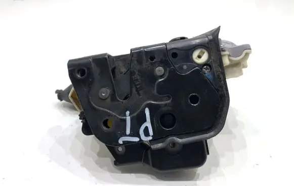 Audi A3 S3 8P Rear door lock 4F1839016