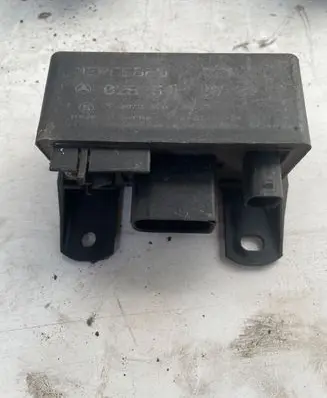 Mercedes-Benz A W169 Glow plug pre-heat relay