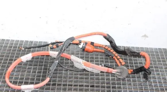 Toyota Auris E180 Positive cable (battery)