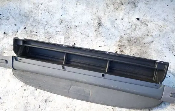 Parcel shelf