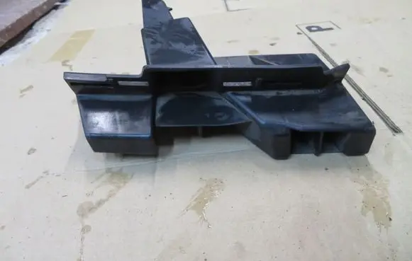 Mercedes-Benz E W212 Front bumper mounting bracket A2128852665