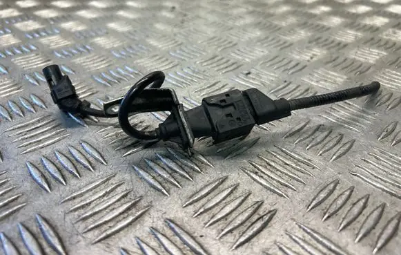 BMW 5 E60 E61 Crankshaft position sensor 7506436 0281002