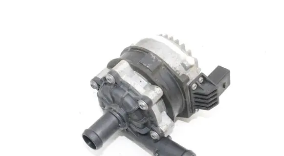 Polestar 2 Water pump 32339379 P32339379
