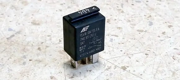 Volkswagen Golf Plus Other relay 7M0951253C 95VW10K705EA V23374A1001X007