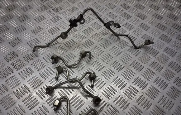 Renault Laguna III Fuel injector supply line/pipe 