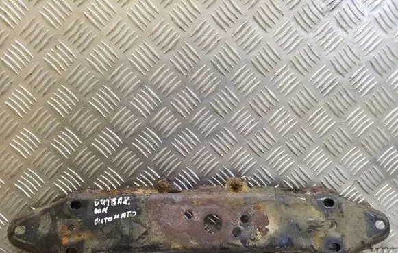 Subaru Legacy Gearbox mounting bracket