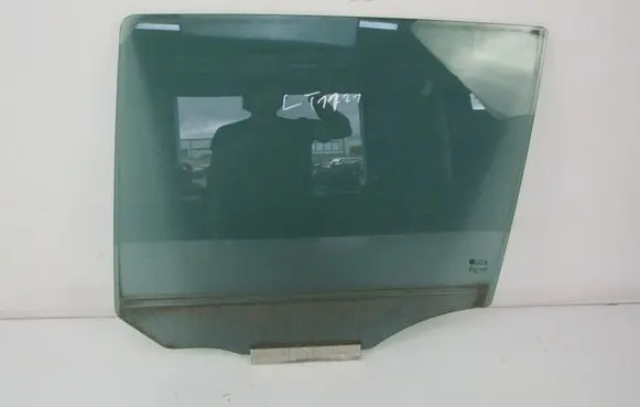 Opel Zafira B Rear door window glass 