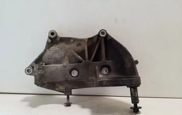 Suzuki Grand Vitara II Generator/alternator bracket 
