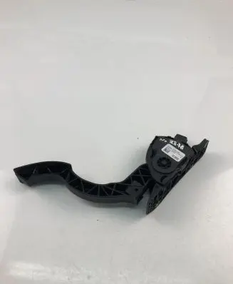 Volvo V40 Accelerator throttle pedal 31280595
