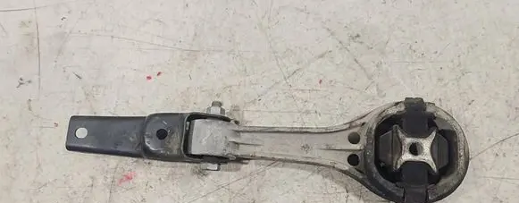 Engine mount bracket