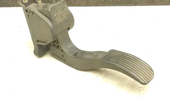 Mercedes-Benz Sprinter W906 Accelerator throttle pedal A9063000404 0280755023