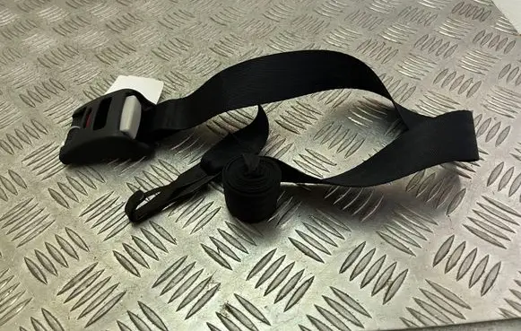 Volvo XC90 Middle seatbelt (rear) B16223