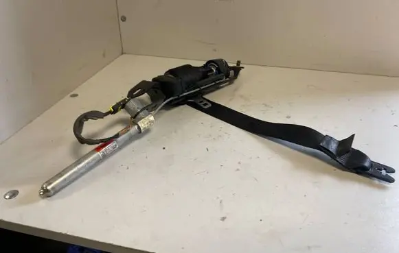 Volvo V70 Front seatbelt 30734732