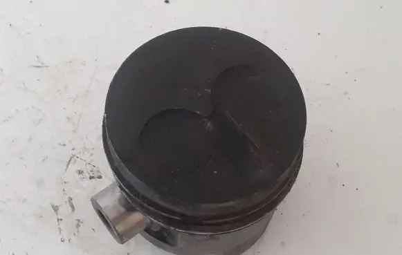 Daihatsu Rocky Piston D901U04N
