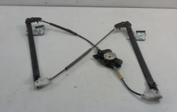 Volkswagen PASSAT B5 Front door window regulator with motor 
