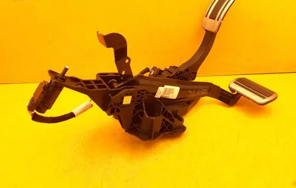 Citroen DS7 Crossback Accelerator throttle pedal 9836042080