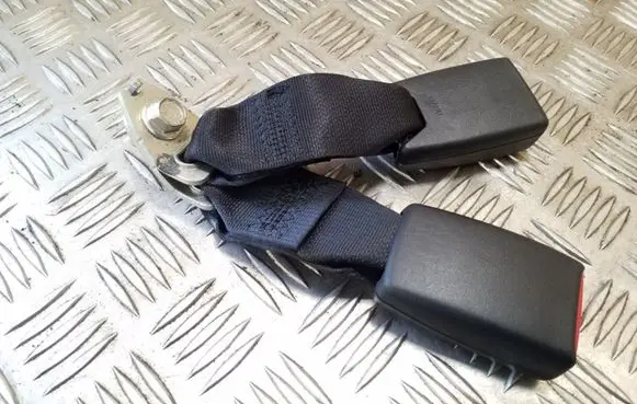 Mazda 3 II Rear seatbelt buckle