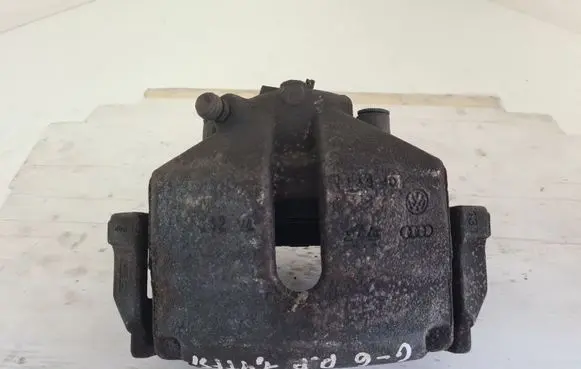 Volkswagen Golf VI Front brake caliper