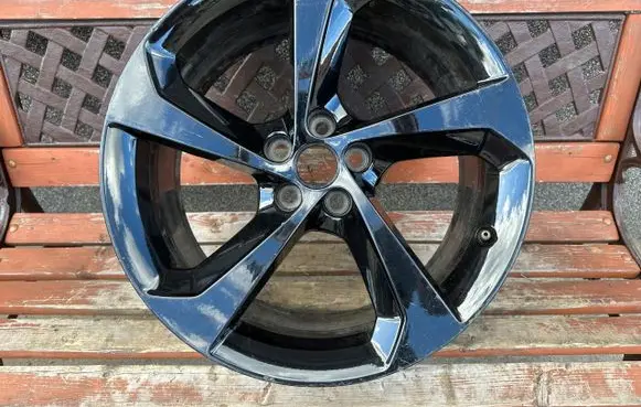 Jaguar F-Pace R19 alloy rim 