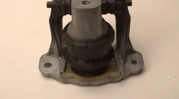 Volvo V60 Engine mounting bracket 32411650
