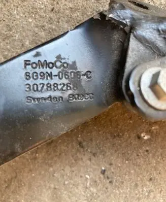Volvo XC60 A/C compressor mount bracket 30777357 30788268 6G9N0606C