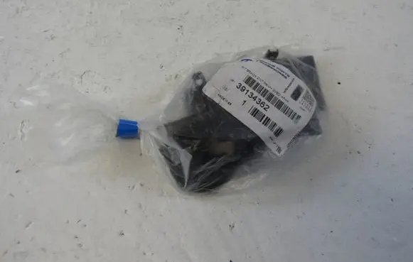 Opel Crossland X Front parking sensor holder (PDC) 39134362