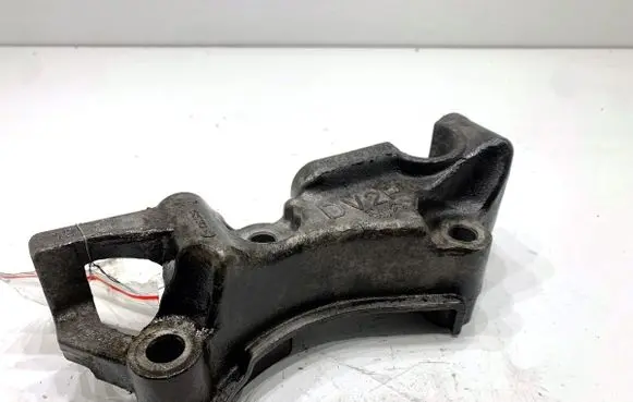 Peugeot 308 SW Engine mounting bracket 9673585780