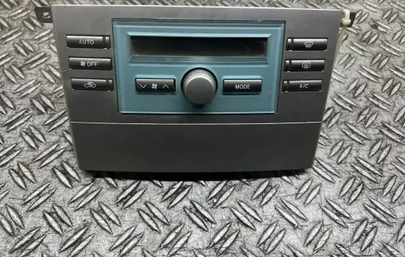 Toyota Corolla Verso E121 Climate control unit 559020F010