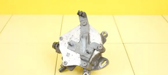 Ford Focus Vacuum pump CM5G2A451GA M1DA
