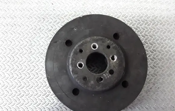 Volkswagen Golf IV Crankshaft pulley 038105243
