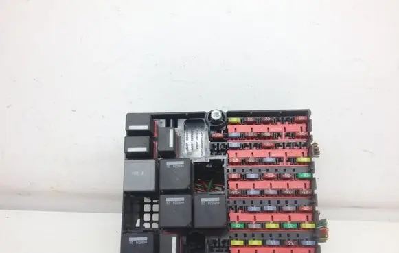 Ford Fiesta Fuse module 2S6T14A073AC 6S6T14401GBF 7K54540