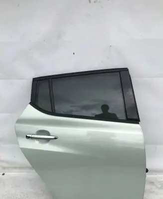 Nissan Leaf II (ZE1) Rear door