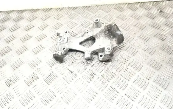 Engine mounting bracket