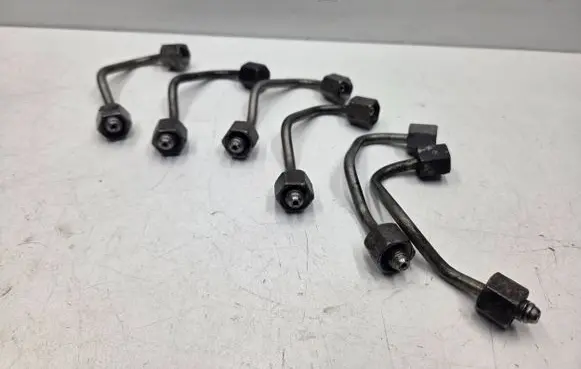 Jeep Commander Fuel injector supply line/pipe 5175619AA