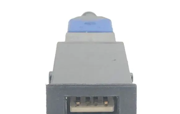 Opel Astra J USB socket connector 13348688