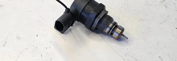 BMW 3 E90 E91 Fuel pressure sensor 0281002738 231105 12935934