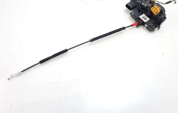 Chevrolet Orlando Front door lock 13579521