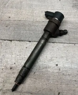 Volvo XC90 Fuel injector 30750283