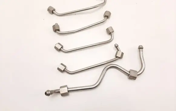 Fuel injector supply line/pipe