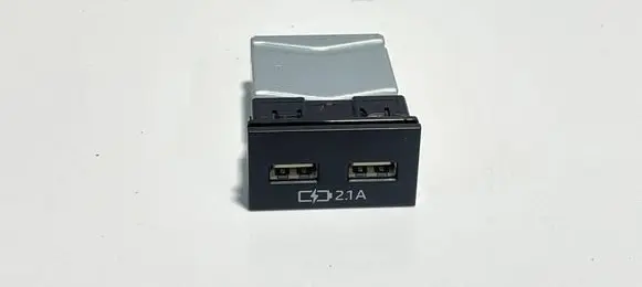 Toyota RAV 4 (XA50) USB socket connector 8553242020 39065