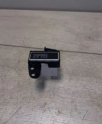 Passenger airbag on/off switch