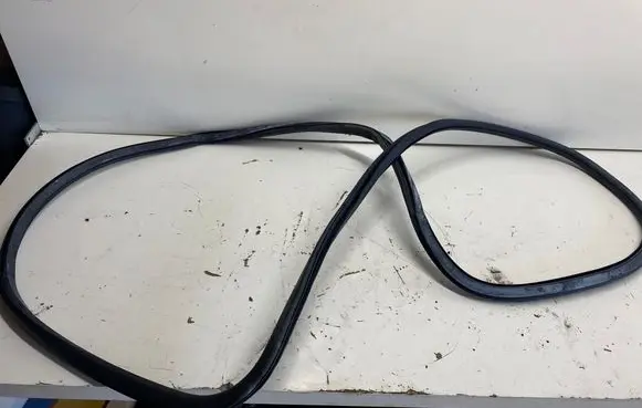 Audi A4 S4 B7 8E 8H Front door rubber seal 8e0831721