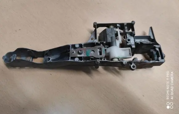 Rear door exterior handle/bracket