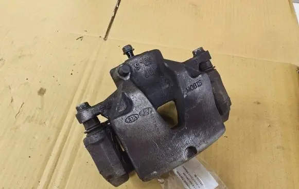 Hyundai Tucson TL Front brake caliper