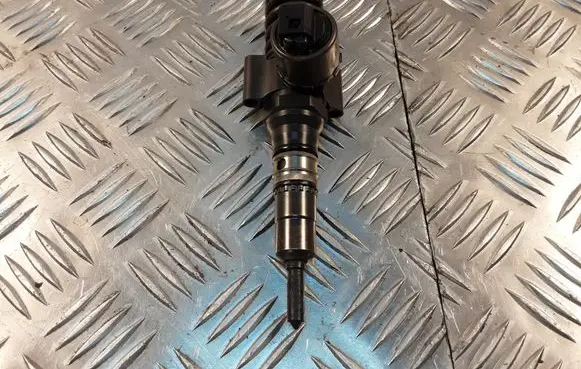 Audi A4 S4 B7 8E 8H Fuel injector 0414720404 03G130073
