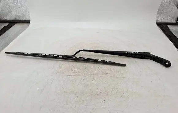 Toyota Corolla Verso E121 Front wiper blade arm 